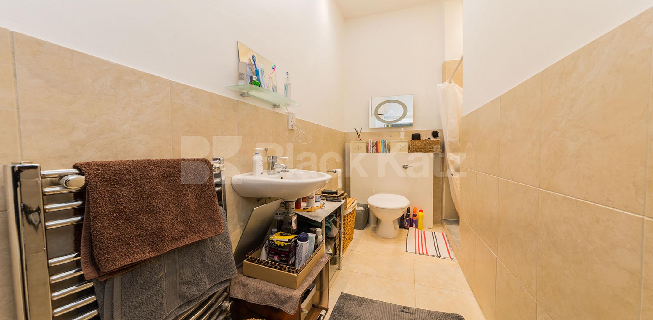 Attractive and inviting residence 1 Bedroom Flat in Highbury New Park N5